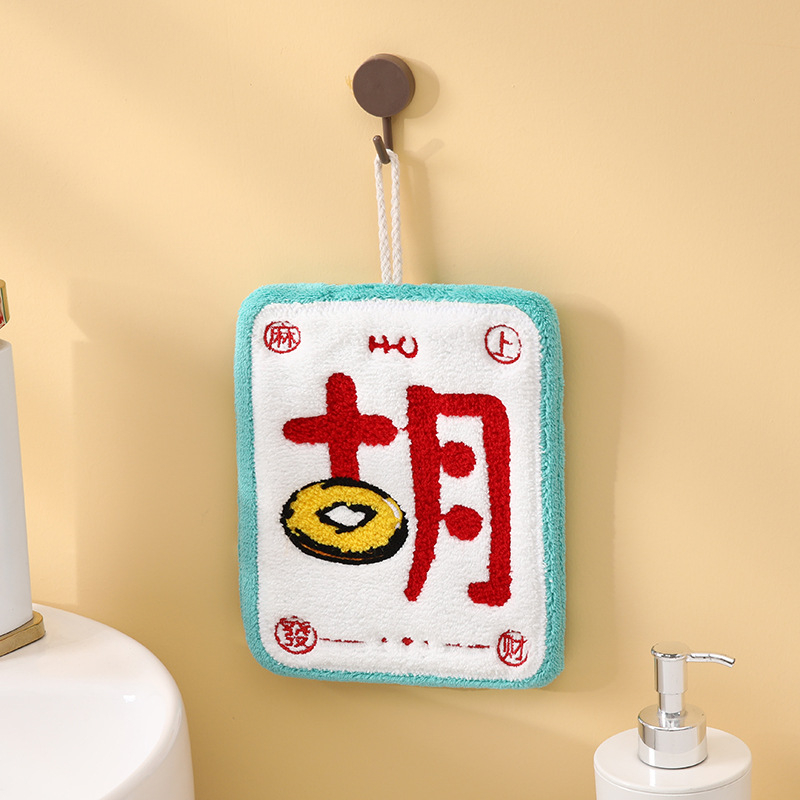 Käsi- käterätik korallfliisist, riputatav, hiina stiilis õnneliku motiiviga, tikitud ja servad on õmmeldud, 30–50 g