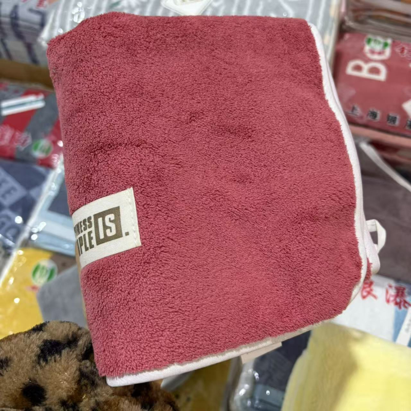 Deblji ručnik za kupanje od koralnog fleksa 400 g/m² s rubnim šavom, mekan, upija, deblji i veći