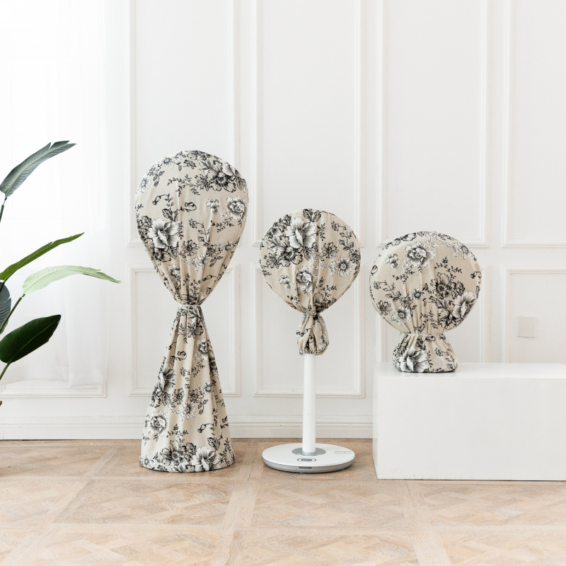 Ventiliatoriaus gaubtas – dulkėms atsparus audinys; 100% audinys; Modernus minimalistinis stilius; Tinka staliniams ir grindiniams ventiliatoriams