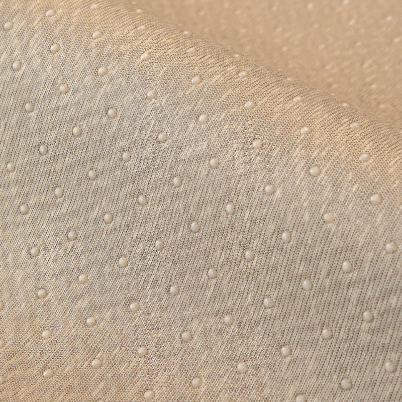 Lovos krašto uždengimas, pūkuotos medžiagos, visų sezonų apsauga, dulkių atsparus, kačių įbrėžimams atsparus, neslidus