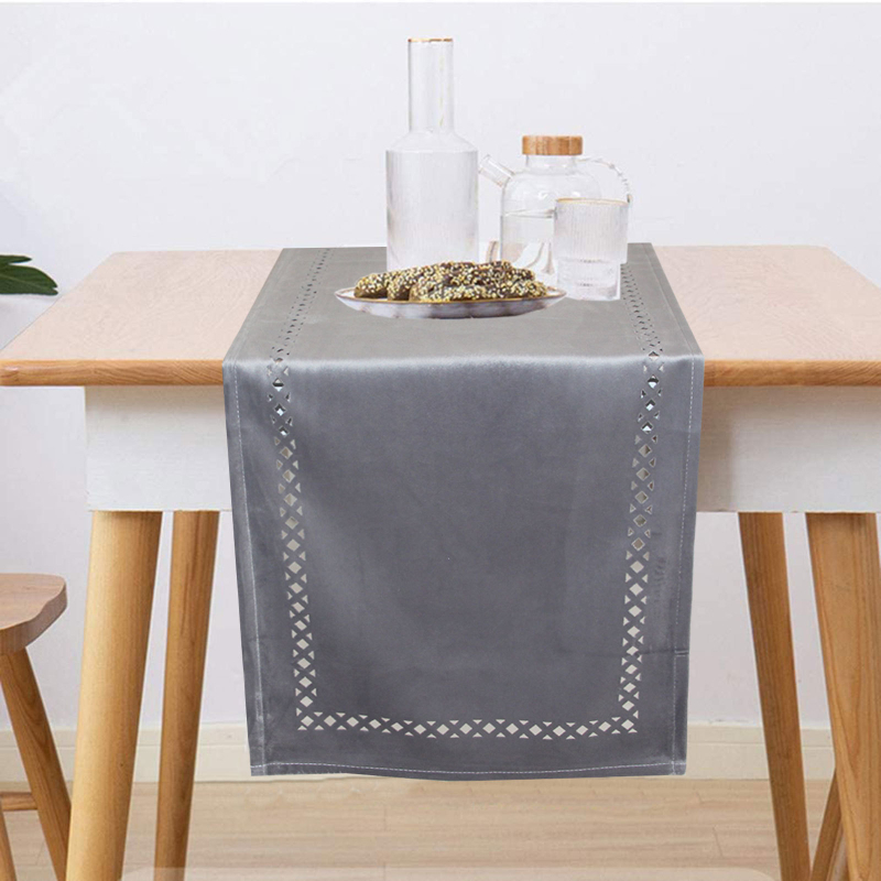 Veluurist ühevärviline laudlina, polüester, sobib elutoale, kontorisse, restoranidesse ja äriruumidele