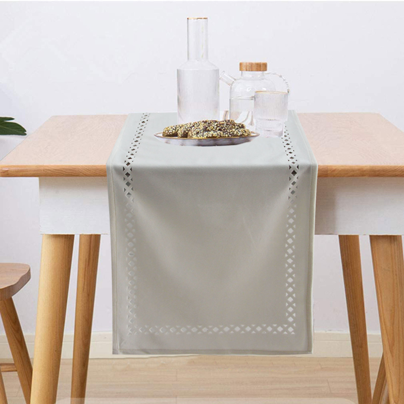 Veluurist ühevärviline laudlina, polüester, sobib elutoale, kontorisse, restoranidesse ja äriruumidele