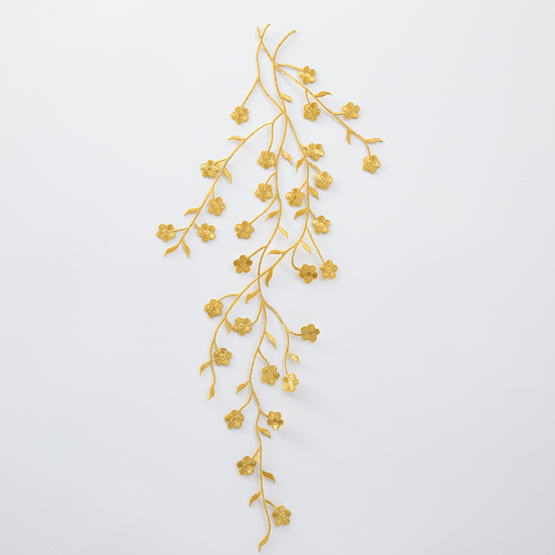 Siuvinėta plomų žiedų motyvo applikacija namų dekorui ir drabužiams — Siuvimo siūlai; Naudojimas: dekoravimas, drabužiai