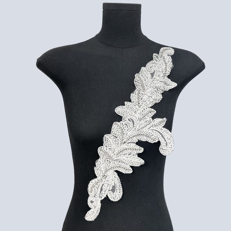 Siuvinės lapo formos sequins aplikacijos, 3D tekstilinės appliacijos iš poliesterio, skirti megztiniams, skrybėlėms, suknelėms ir aksesuarams