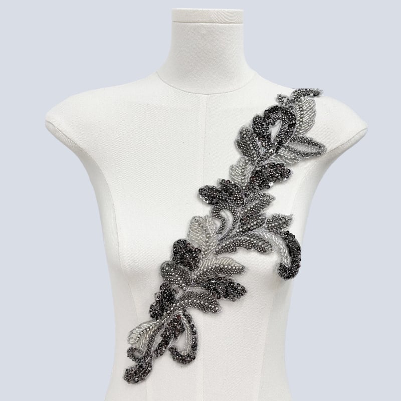 Siuvinės lapo formos sequins aplikacijos, 3D tekstilinės appliacijos iš poliesterio, skirti megztiniams, skrybėlėms, suknelėms ir aksesuarams