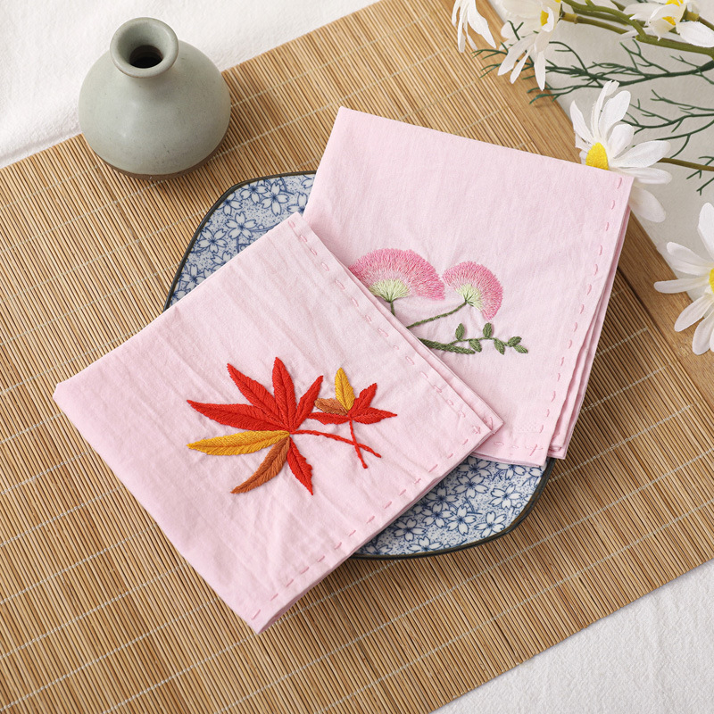 Medvilnės audinio siuvimo rinkinys su augalų žiedų motyvu, šiuolaikiškas paprastas stilius