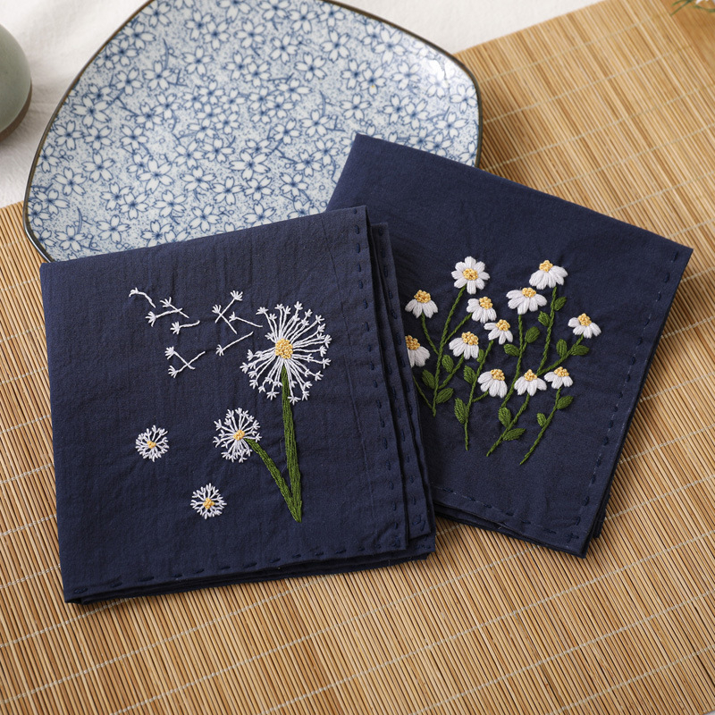 Medvilnės audinio siuvimo rinkinys su augalų žiedų motyvu, šiuolaikiškas paprastas stilius