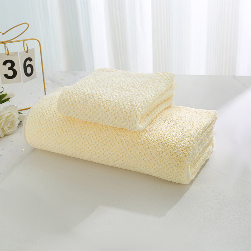 Vannitoas rätik — koralli fleece, ananassi võre tekstuur, kaal 200–300 g, 150D lõng, ääre õmblemine ja kohandatavus