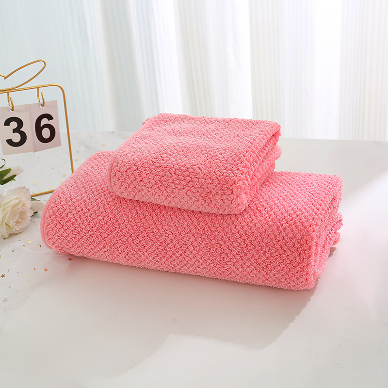 Vannitoas rätik — koralli fleece, ananassi võre tekstuur, kaal 200–300 g, 150D lõng, ääre õmblemine ja kohandatavus