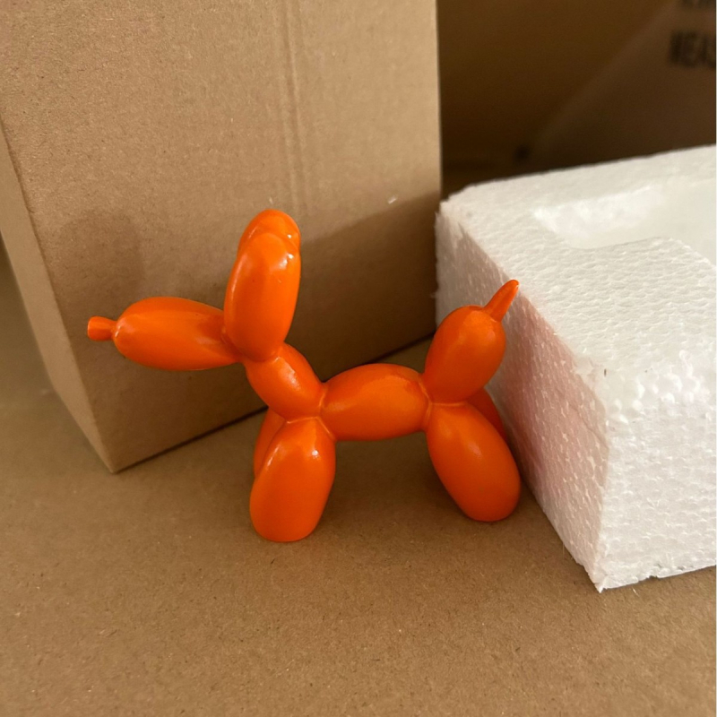 Декоративна скулптура балонено куче от смола, анимационен стил, марка Looking for rhyme; подарък за нов дом, пътуване, парти.