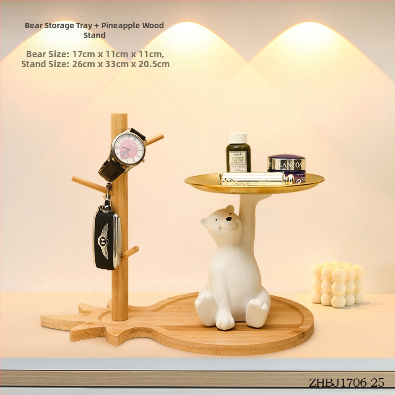 Nordiskā stila atslēgu uzglabāšanas dekors ar polārās lāča motīvu ieejai un viesistabai