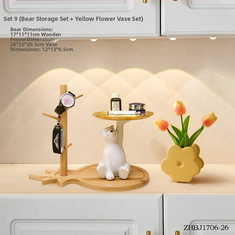 Nordiskā stila atslēgu uzglabāšanas dekors ar polārās lāča motīvu ieejai un viesistabai