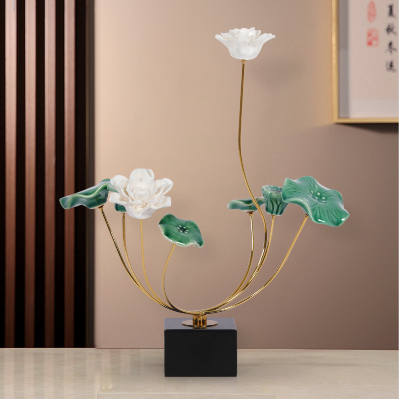 Metāla lotusa dekors dzīvojamajai istabai – jauns ķīniešu stils, elektroplatinga apdare, pielāgojams, piemērots dāvanai