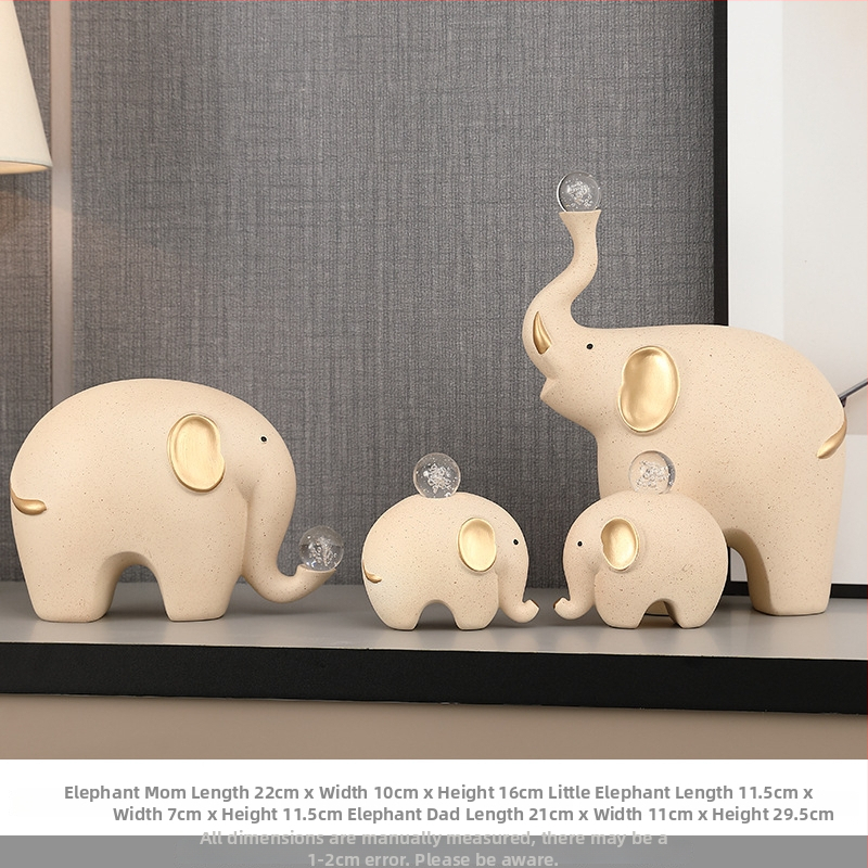 Elefanta figūra no sveķiem – četru cilvēku ģimene – moderns minimālisks galda dekors dzīvojamai istabai un TV skapim – daļēji roku darbs, daļēji mehāniska izstrāde