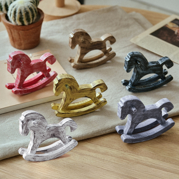 Koka kustināmais zirgs uz galda kā dekoru, Jaunā Ķīniešu stila, zīmols Shuangyi