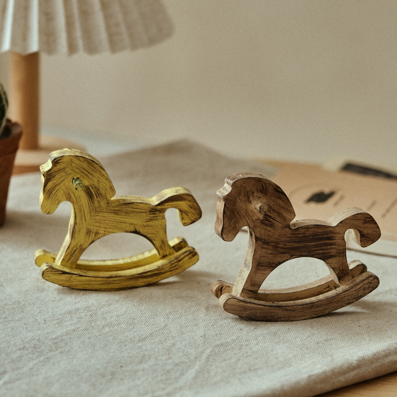 Koka kustināmais zirgs uz galda kā dekoru, Jaunā Ķīniešu stila, zīmols Shuangyi