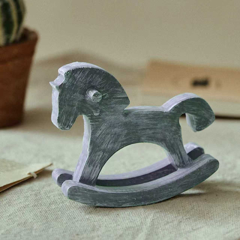 Koka kustināmais zirgs uz galda kā dekoru, Jaunā Ķīniešu stila, zīmols Shuangyi