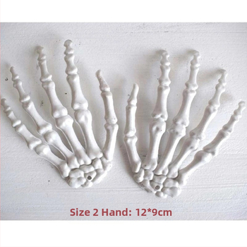 Holy Journey Helovīna scenārija rekvizīts — plastmasas injekcijas veidota skeleta roka, piemērota spoku mājai un telpu plānošanai