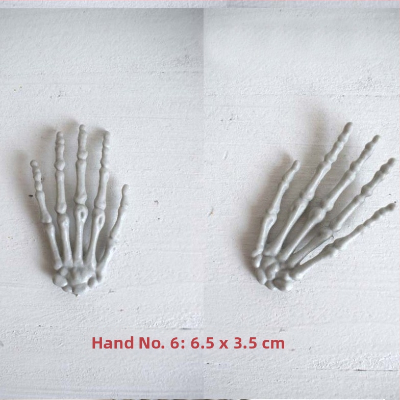 Holy Journey Helovīna scenārija rekvizīts — plastmasas injekcijas veidota skeleta roka, piemērota spoku mājai un telpu plānošanai