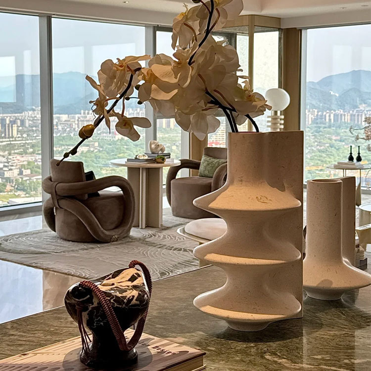 Ziedu vāze franču retro rustikālā stilā ar wabi-sabi — daļēji rokdarbs, no cita materiāla; dāvana dzimšanas dienā, absolvēšanā un jaunā mājā