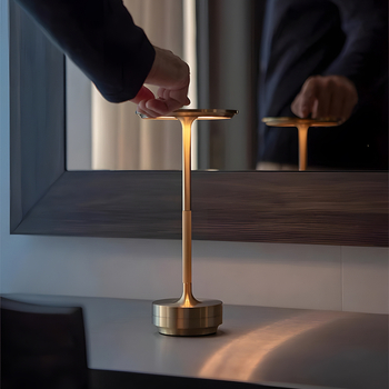 Alumīnija galda lampa ar nordiska stila dizainu, modelis Flying Saucer Table Lamp, 3W, pieskāriena slēdzis