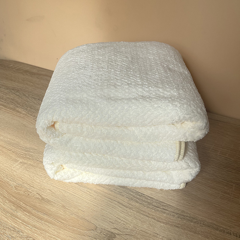 Set de prosoape de baie din catifea corală (prosoape pentru corp, față și căciulă de uscare a părului) – Brand: Yiduo; Material: catifea coral; Greutate: 400–500 g; Personalizare disponibilă