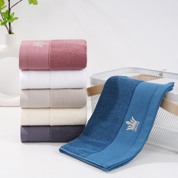 Prosop brodat, din bumbac 100% pur, fir 32s, 100–120 g, personalizabil