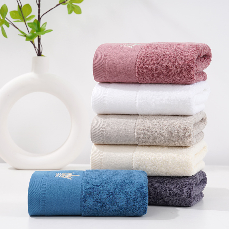 Prosop brodat, din bumbac 100% pur, fir 32s, 100–120 g, personalizabil