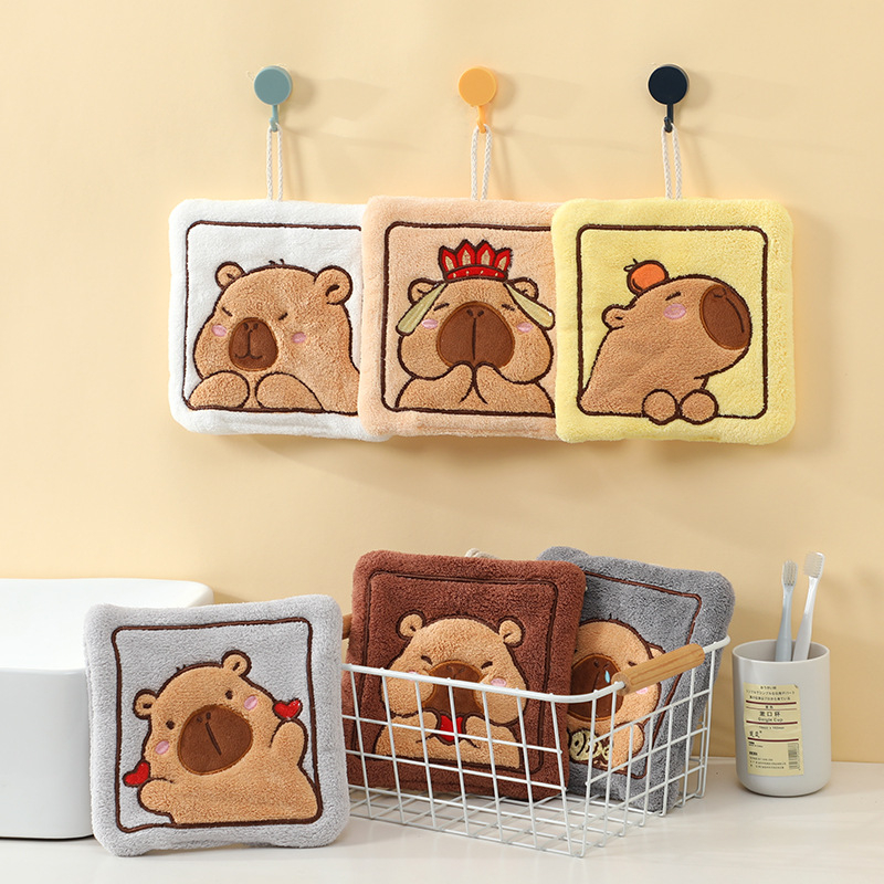 Laste käterätik korall-veluurist, tikandiga karikatuuride disain, kaal 50–80 g (Materjal: korall-veluur; Kaal: 50–80 g; Töötlemine: tikand; Kohandamine: saadaval)