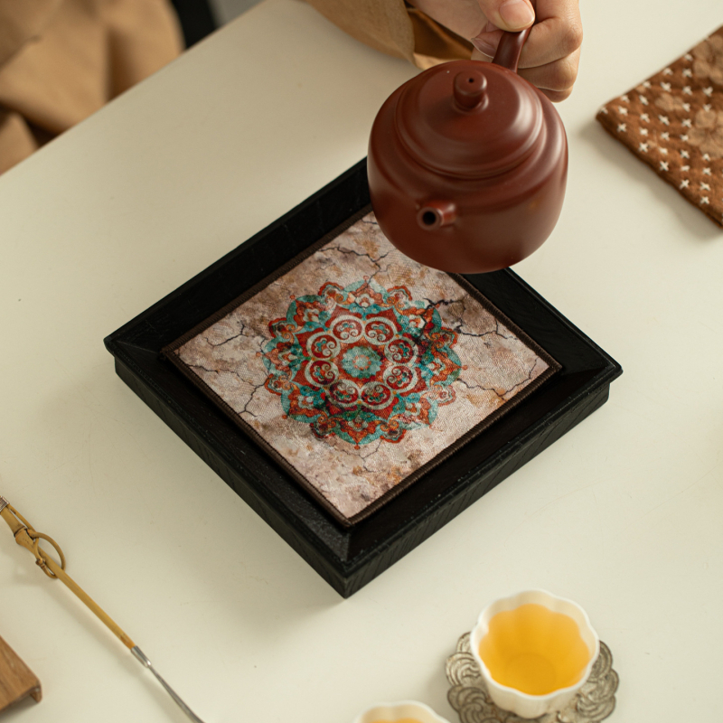 Чайна подложка от плат с мотив Могао пещери, произход Dehua, отпечатано лого, класическа традиция