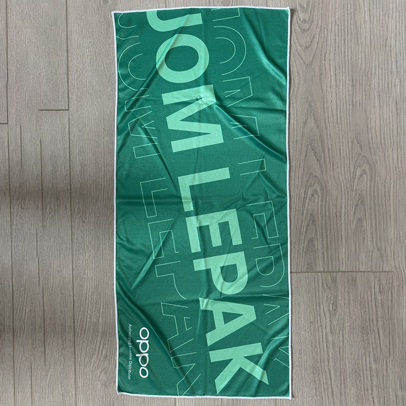 Prosop sport, personalizabil cu imprimare de logo (Material: microfibră; Proces de fabricație: imprimare; Fire: amestecate; Absorbție: 5–10 s; Funcție: răcire și absorbția transpirației)