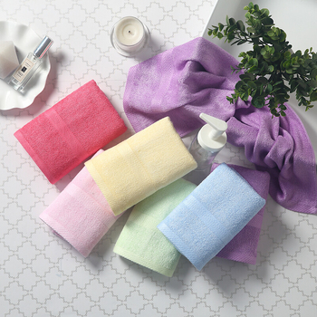 Näorätik bambuskiududest, lihtne kude, pehme ja imav, kaal 80–100 g