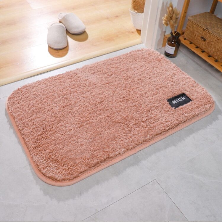 Kõrge plüüsi täidisega põrandamatt, imab vett ja on libisemiskindel; Materjal: polüester; Kuju: ristkülik; Muster: ühtlane; Puhastamine: masinipesu