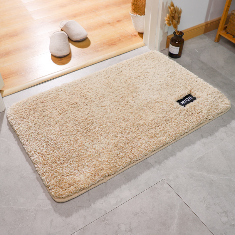 Kõrge plüüsi täidisega põrandamatt, imab vett ja on libisemiskindel; Materjal: polüester; Kuju: ristkülik; Muster: ühtlane; Puhastamine: masinipesu