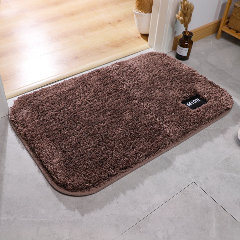 Kõrge plüüsi täidisega põrandamatt, imab vett ja on libisemiskindel; Materjal: polüester; Kuju: ristkülik; Muster: ühtlane; Puhastamine: masinipesu