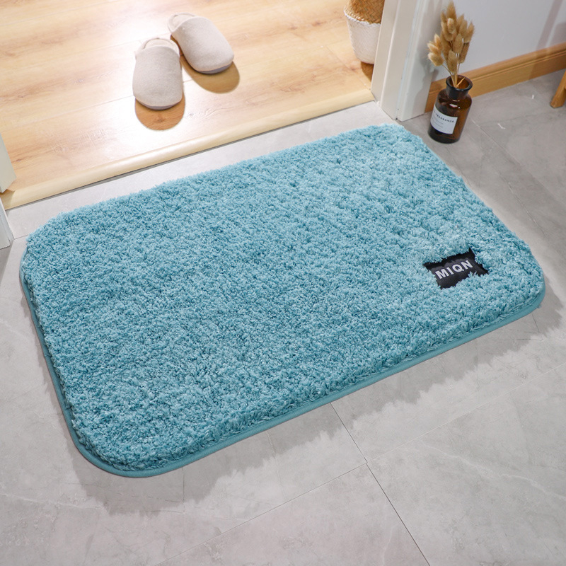 Kõrge plüüsi täidisega põrandamatt, imab vett ja on libisemiskindel; Materjal: polüester; Kuju: ristkülik; Muster: ühtlane; Puhastamine: masinipesu