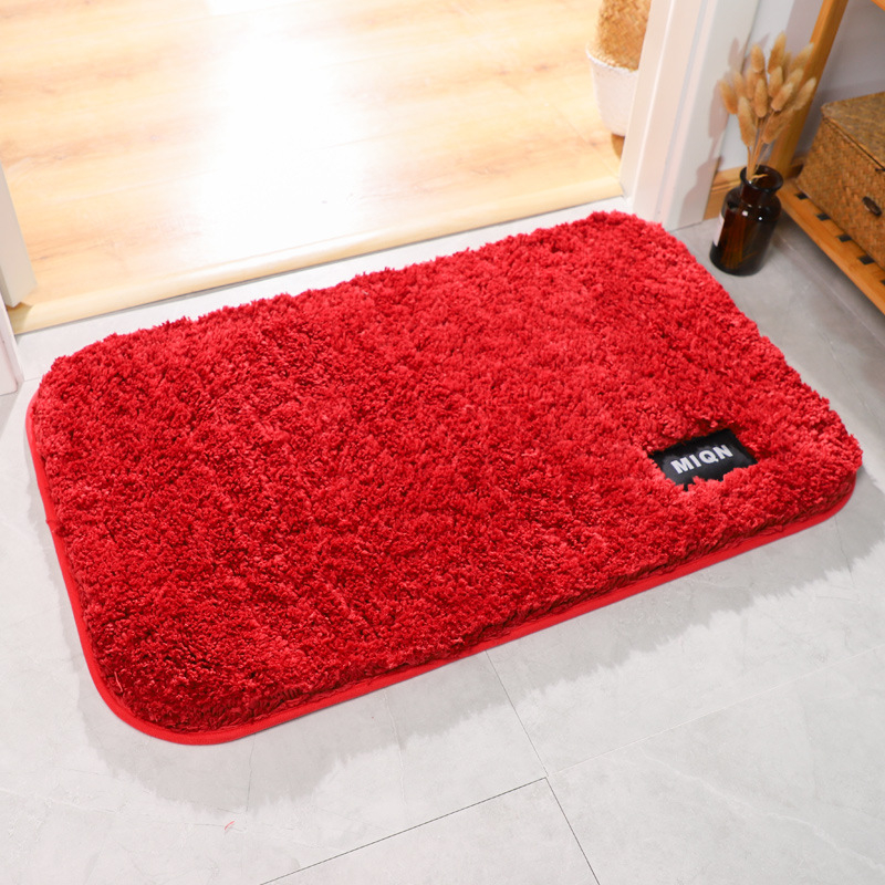 Kõrge plüüsi täidisega põrandamatt, imab vett ja on libisemiskindel; Materjal: polüester; Kuju: ristkülik; Muster: ühtlane; Puhastamine: masinipesu