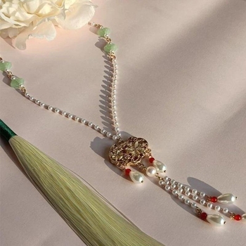 Kaklarota ar kulonu nacionālā stilā, metāla kvalitāte 0,4, tīrība K5, vecuma grupa 3–10 gadi, atsevišķi iepakots, Peach Sunseeker