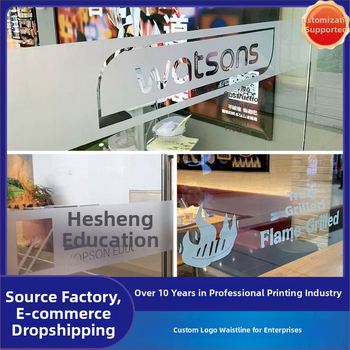 Matēta stikla logotipa uzlīme biroja durvīm — pašlīmējoša, pielāgojama, UV druka, piemērota ārējiem un komerciāliem telpām