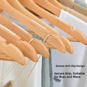 Ξύλινη κρεμάστρα ρούχων με επίπεδη γάντζα, αντιολισθητικές λωρίδες και διπλό σχεδιασμό αυλακώσεων