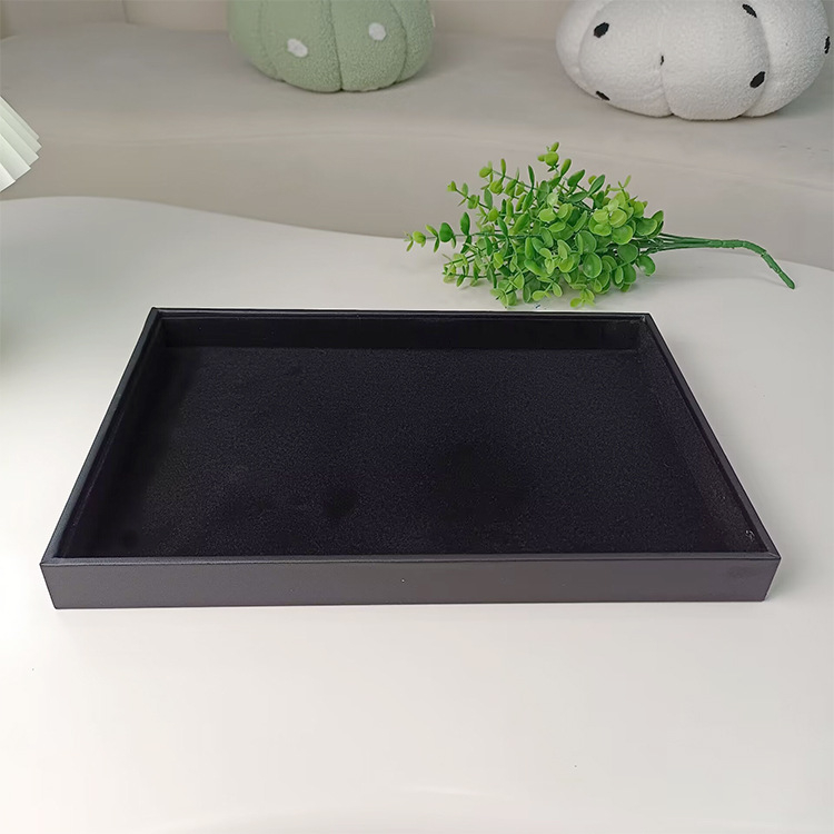 Flaneli nahast juveelide hoiukarp kaelakeede, käekellade ja kõrvarõngaste jaoks – kõva konstruktsioon, vaba stiil