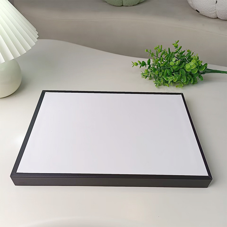 Flaneli nahast juveelide hoiukarp kaelakeede, käekellade ja kõrvarõngaste jaoks – kõva konstruktsioon, vaba stiil