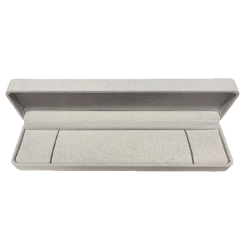 Velūro audinio karoliai ir pakabuko dėžutė — kompaktiškas juvelyrinių prekių įpakavimas