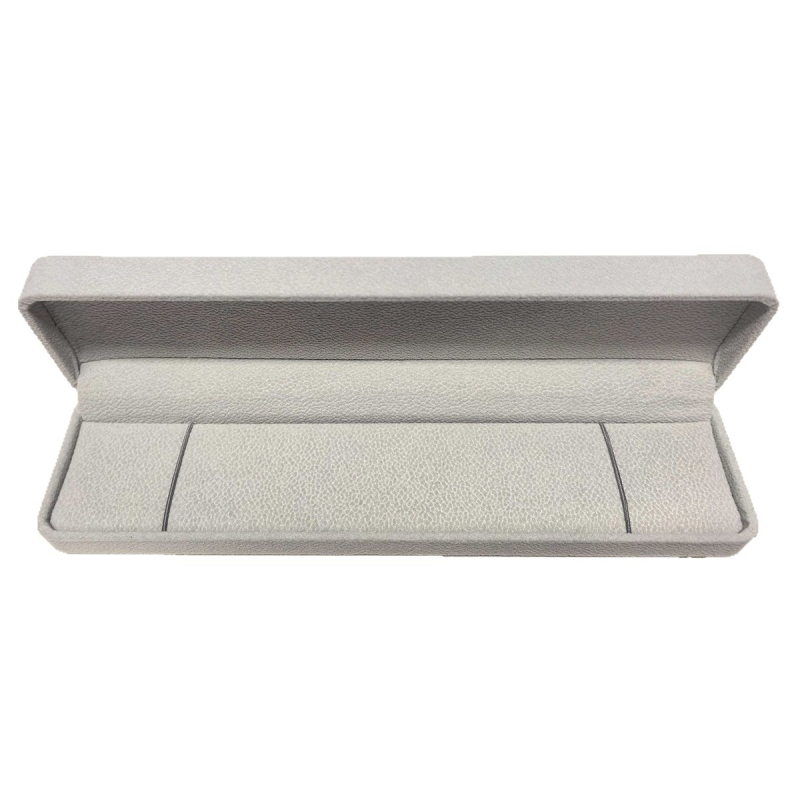 Velūro audinio karoliai ir pakabuko dėžutė — kompaktiškas juvelyrinių prekių įpakavimas