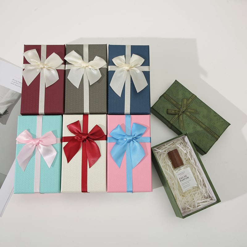 Stačiakampė parfumo ir laikrodžio dėžutė – popierius/kartonas, pakuotės dėžutė, juvelyrų pakavimas