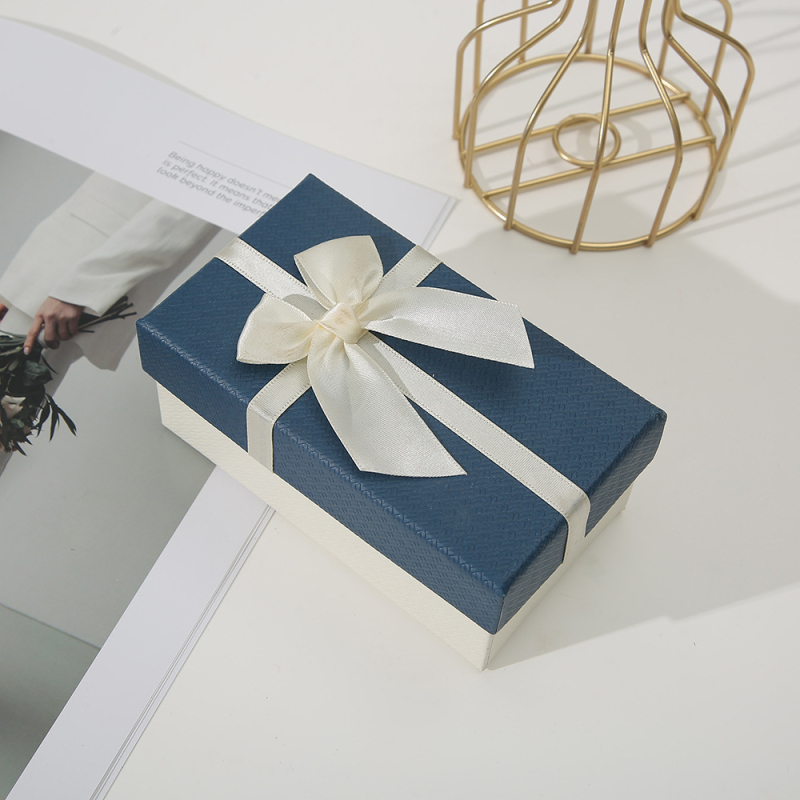 Stačiakampė parfumo ir laikrodžio dėžutė – popierius/kartonas, pakuotės dėžutė, juvelyrų pakavimas