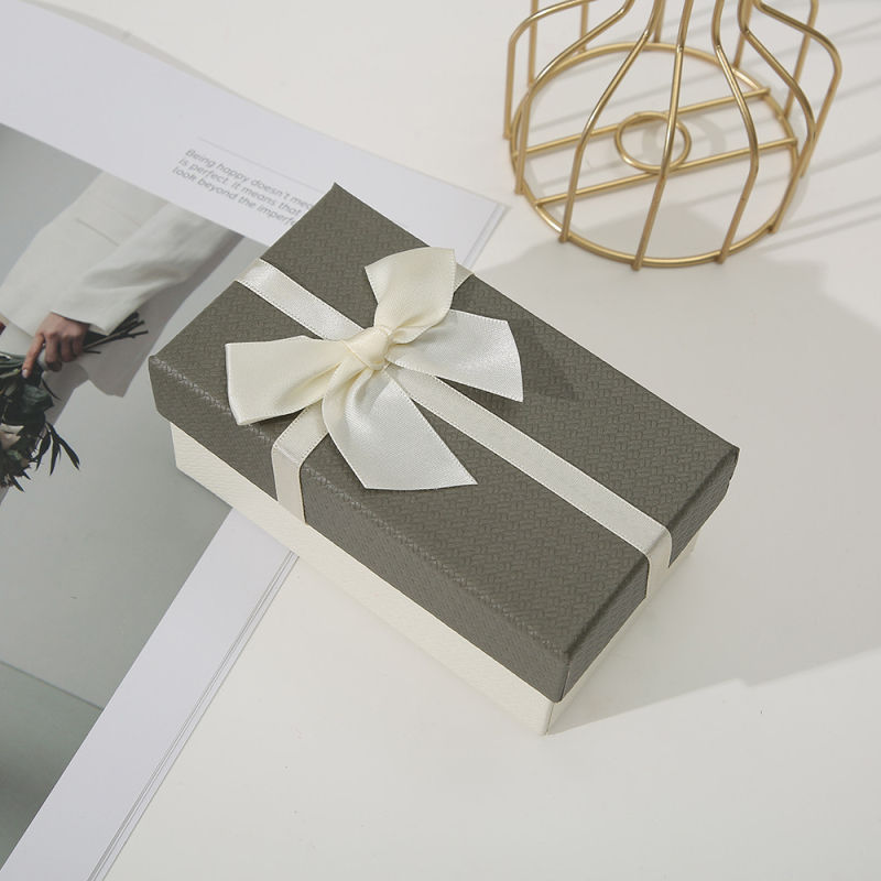 Stačiakampė parfumo ir laikrodžio dėžutė – popierius/kartonas, pakuotės dėžutė, juvelyrų pakavimas