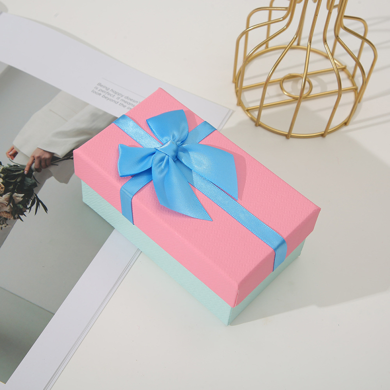 Stačiakampė parfumo ir laikrodžio dėžutė – popierius/kartonas, pakuotės dėžutė, juvelyrų pakavimas