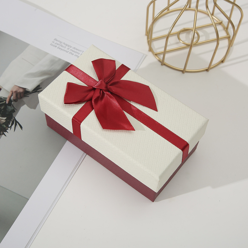 Stačiakampė parfumo ir laikrodžio dėžutė – popierius/kartonas, pakuotės dėžutė, juvelyrų pakavimas