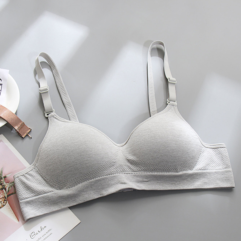Női drót nélküli melltartó vékony pamutanyagból, 3/4 kosár, formázott habbetét, hátoldali három soros záródás, könnyű és kényelmes